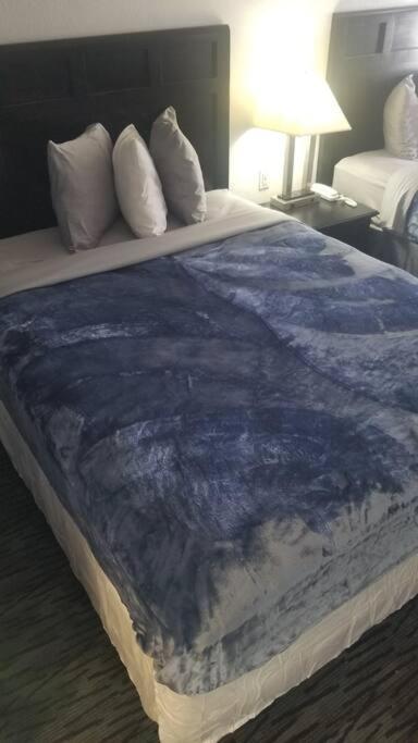 Hotel 2 Queen Beds Hotel Room 222 Wi-Fi Hot Tub Booking Stillwater Exterior photo